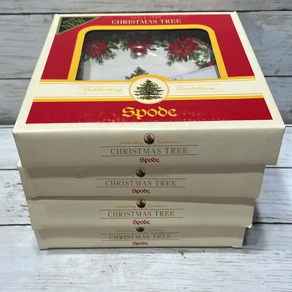 Set if 4 Spode Christmas Tree Plates 2007 Red Poinsettias on Rim 8" - Picture 8 of 9